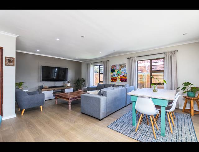 4 BEDROOM FREEHOLD FOR SALE IN PARKLANDS